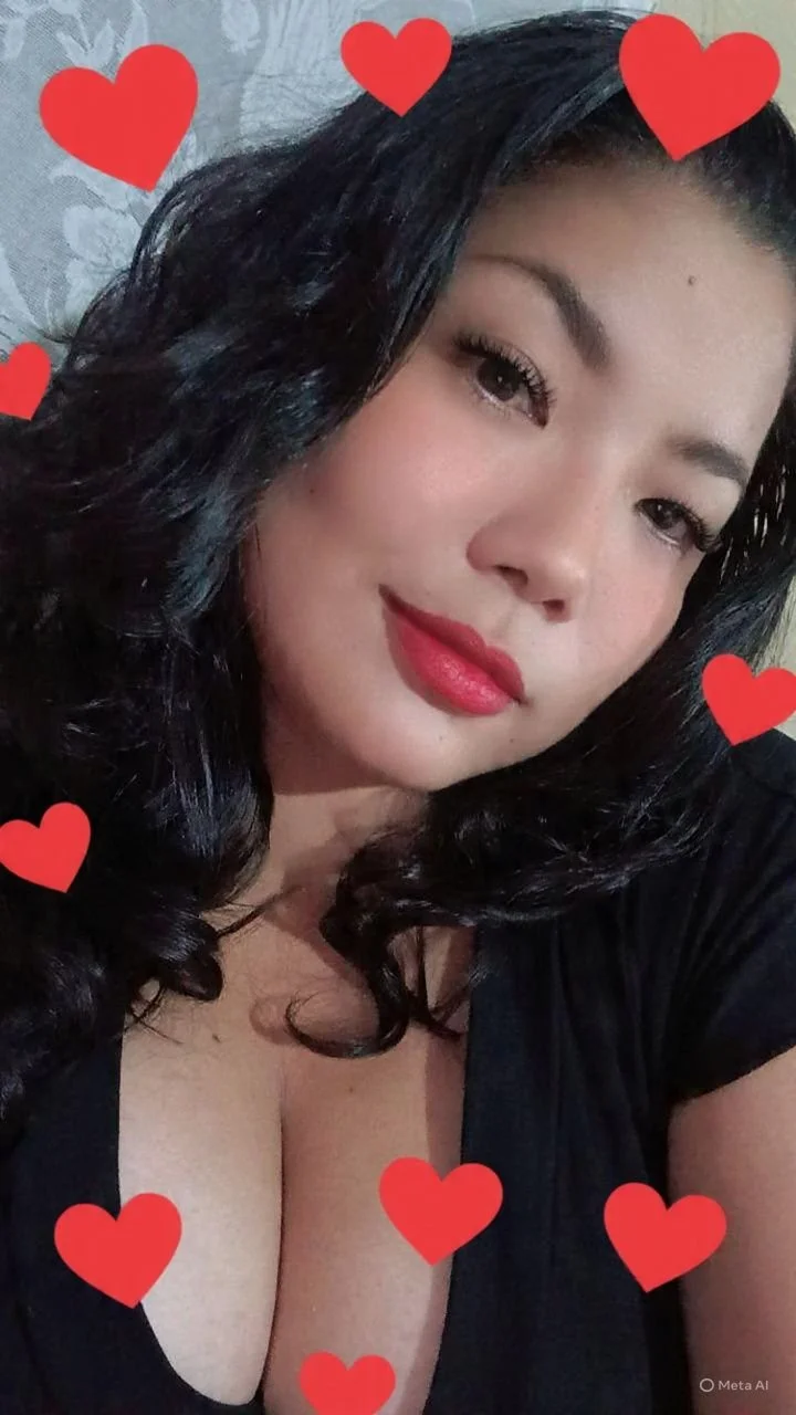 Ecuadorian Latina slut show off her big tits image 2
