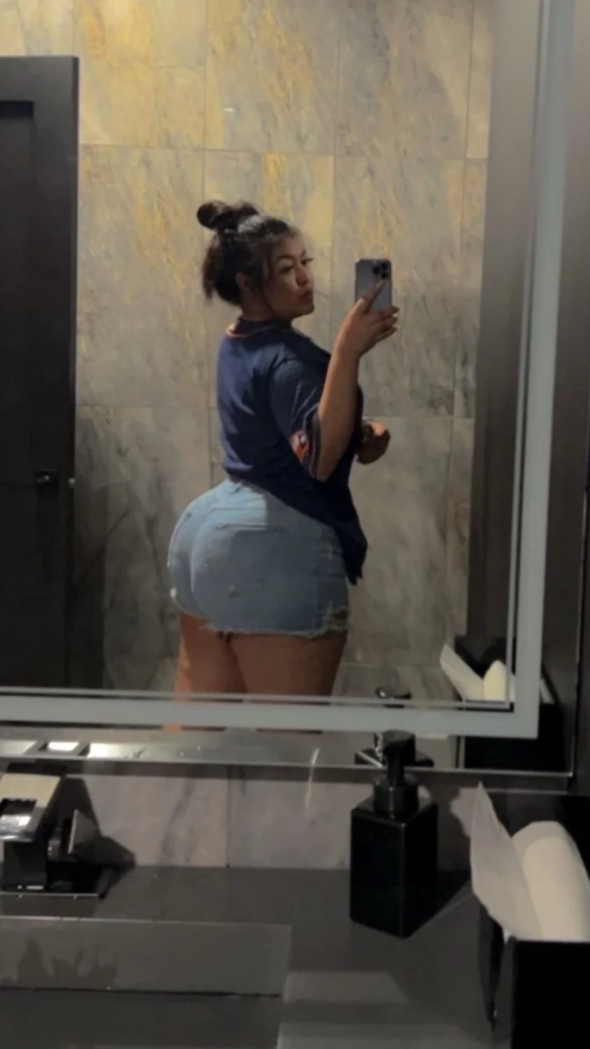 Want more of this amateur thick latina?? main image