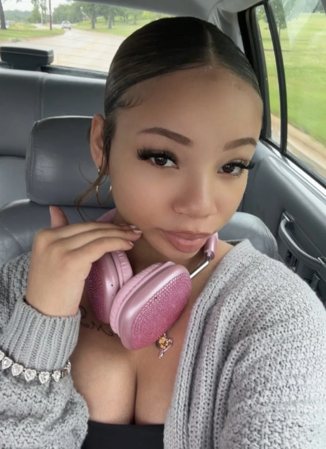 Cute light skin with a bubble butt image 4