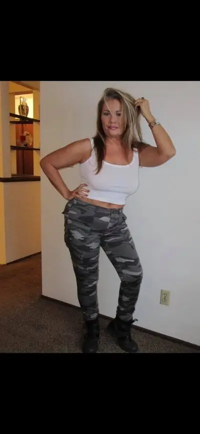 Blonde tictok milf cover image