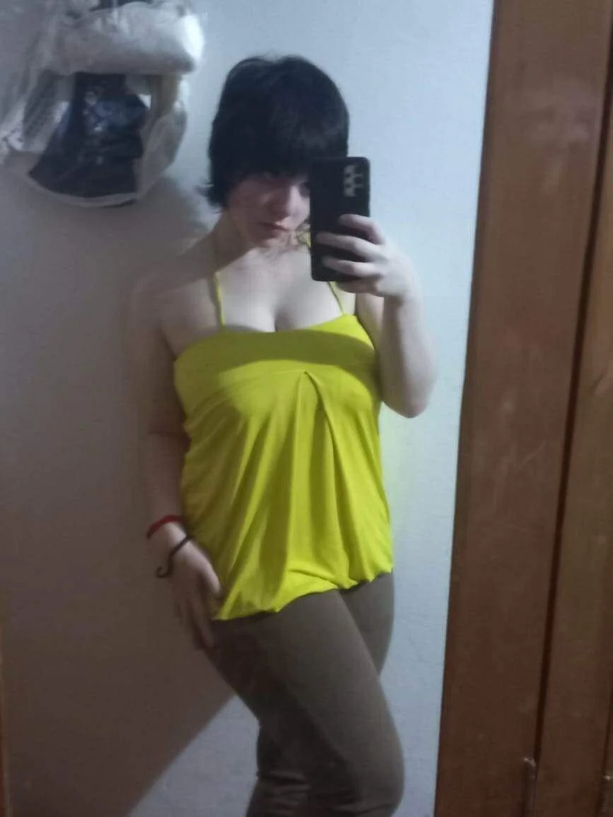 Latina emo blanquita sexy devox con ricas grandes tetas rosadita Concha deliciosa image 4