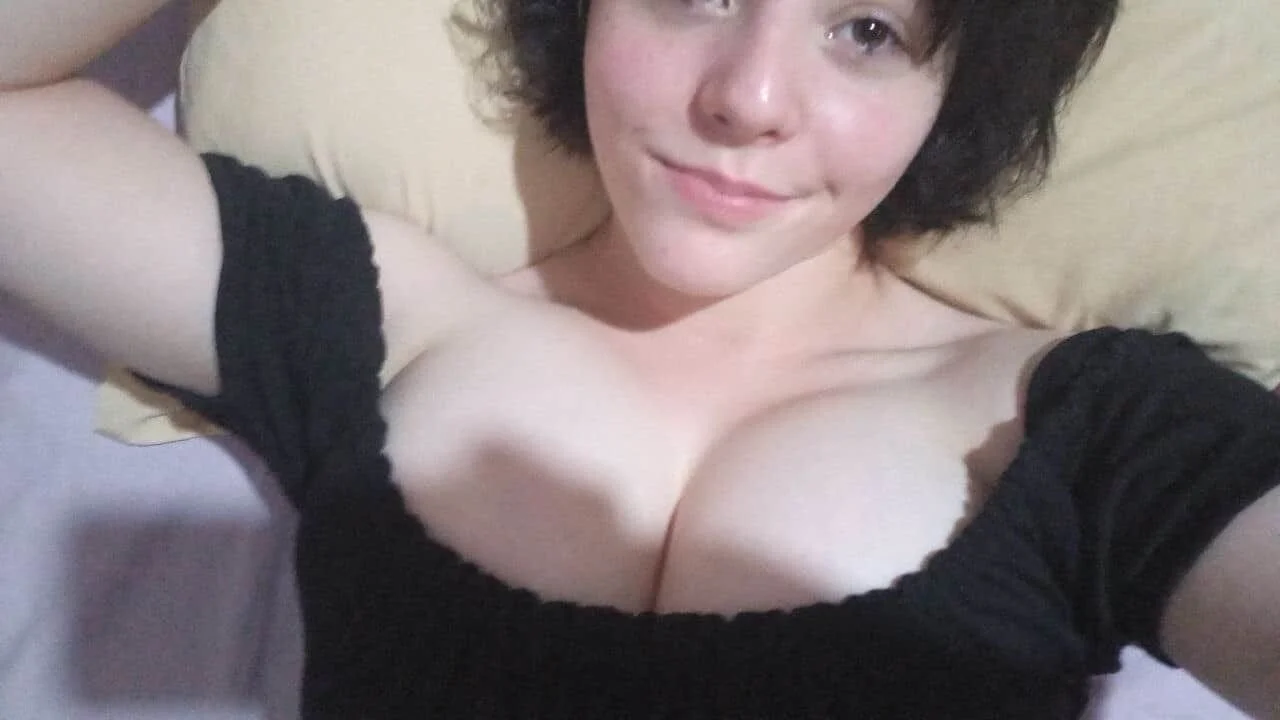 Latina emo blanquita sexy devox con ricas grandes tetas rosadita Concha deliciosa image 5