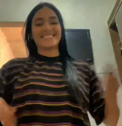 Novinha confiou no namorado para enviar seus vídeos e ele vazou tudo. Video novo vazado erome cover image