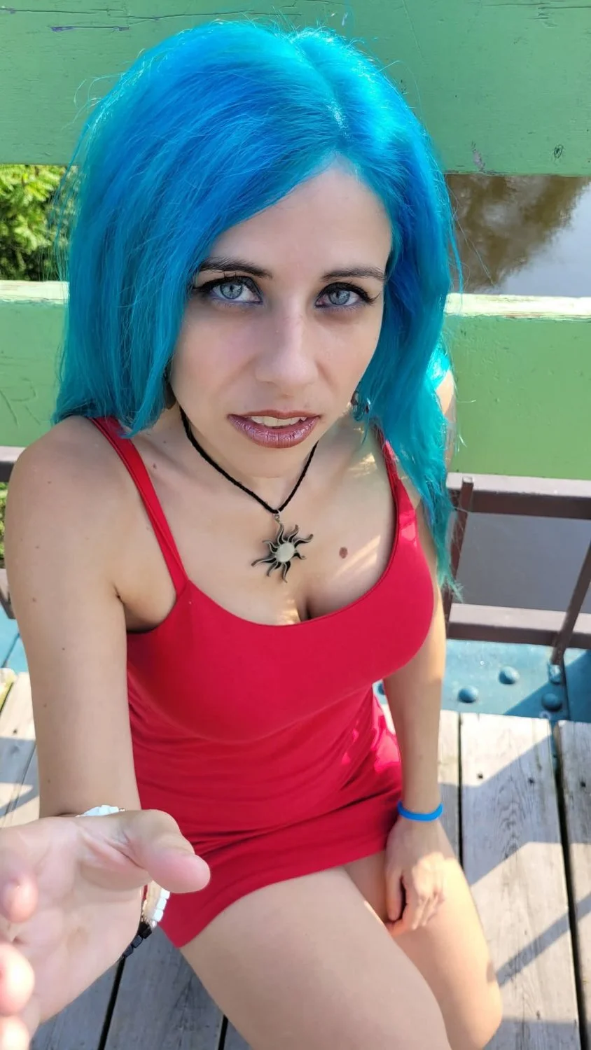 Une belle gothique colorée image 2