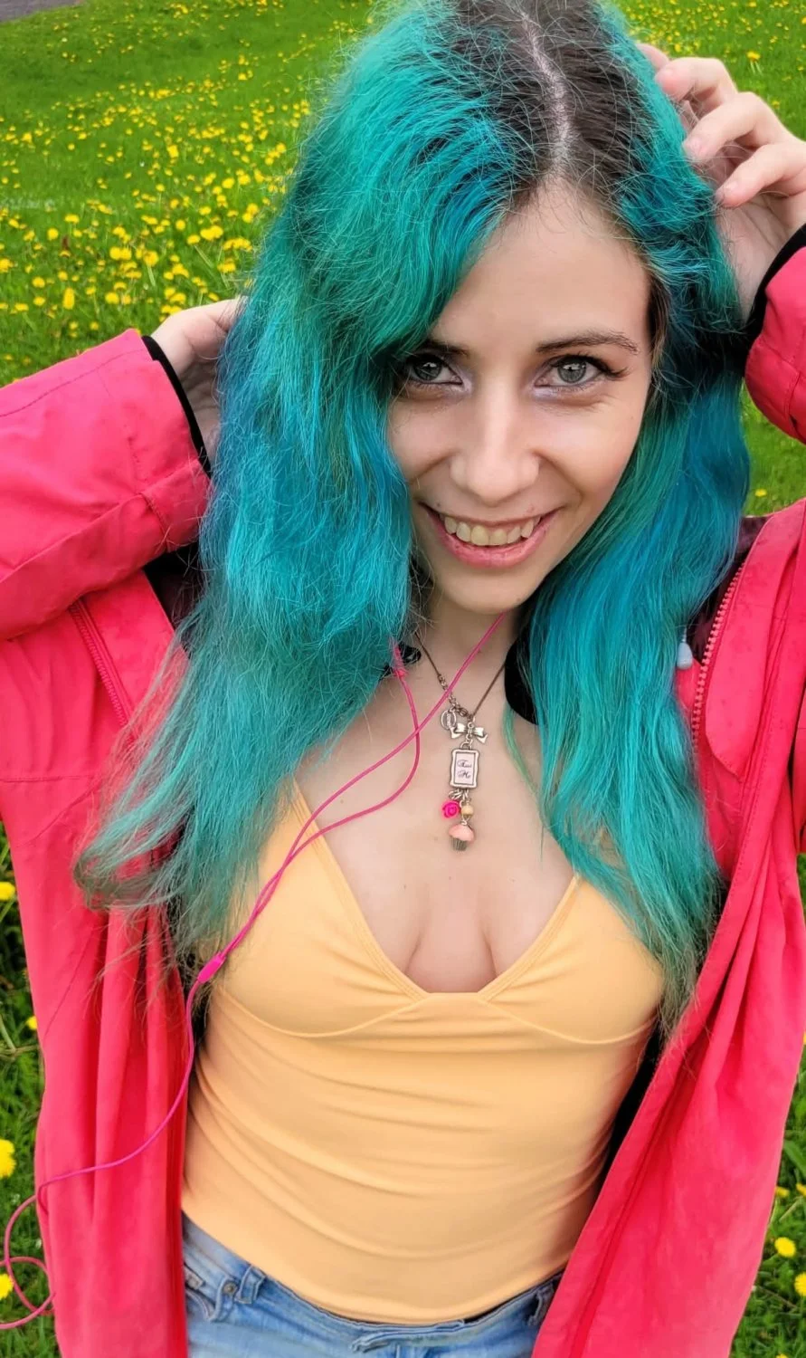 Une belle gothique colorée image 7