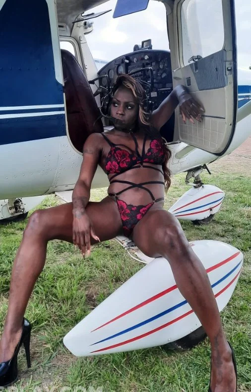 rosemery gonzalez..una bestia la negra image 7