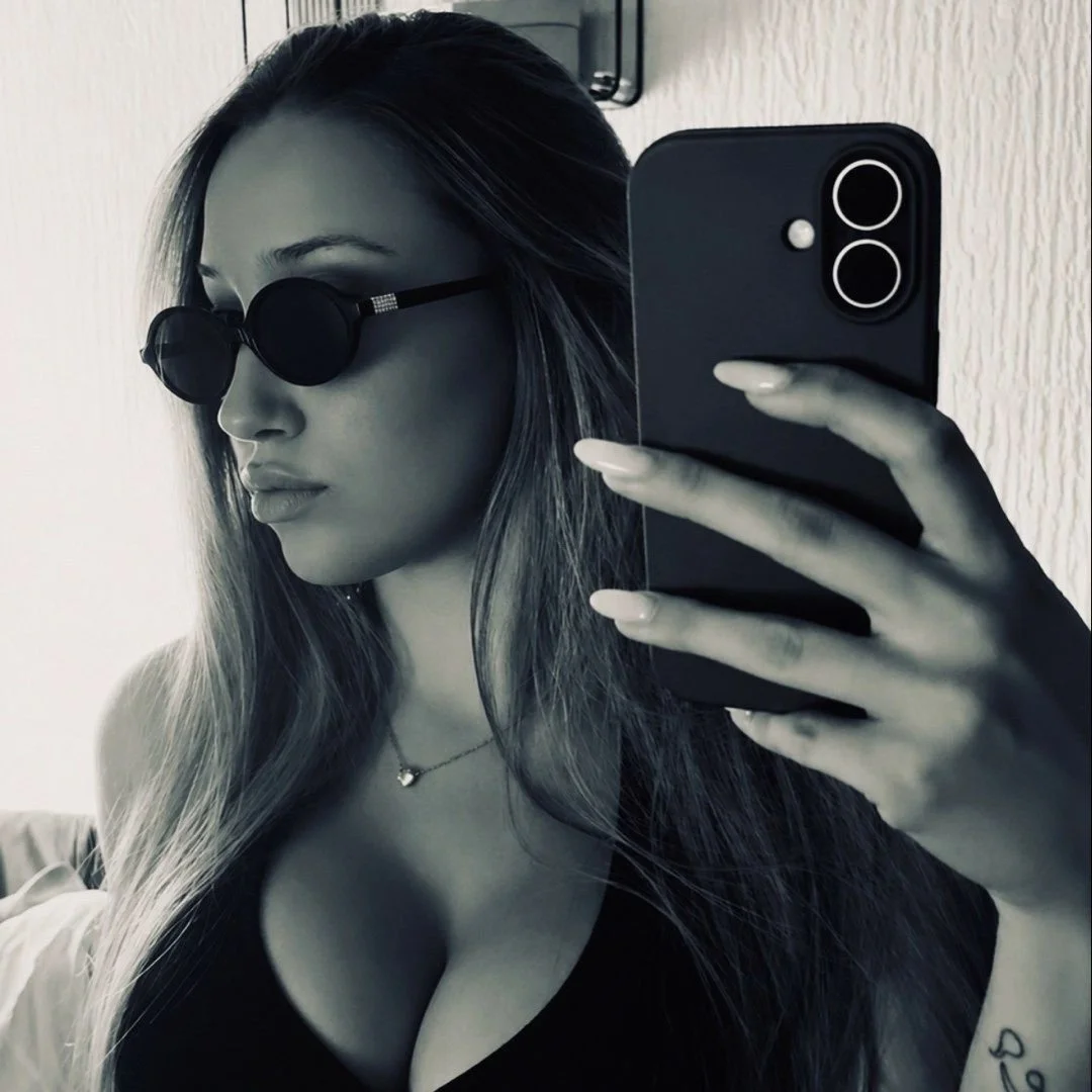 Croatian busty teen Mia.M image 2