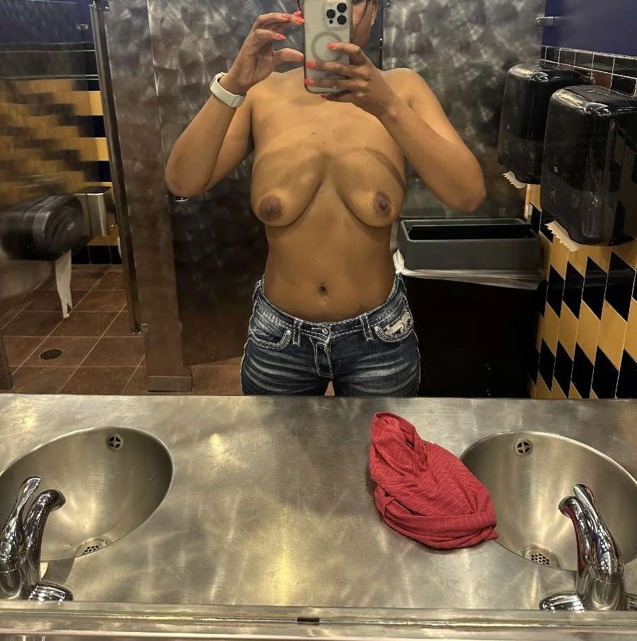 Black slut showing off to her coworker. And now for all to see image 41