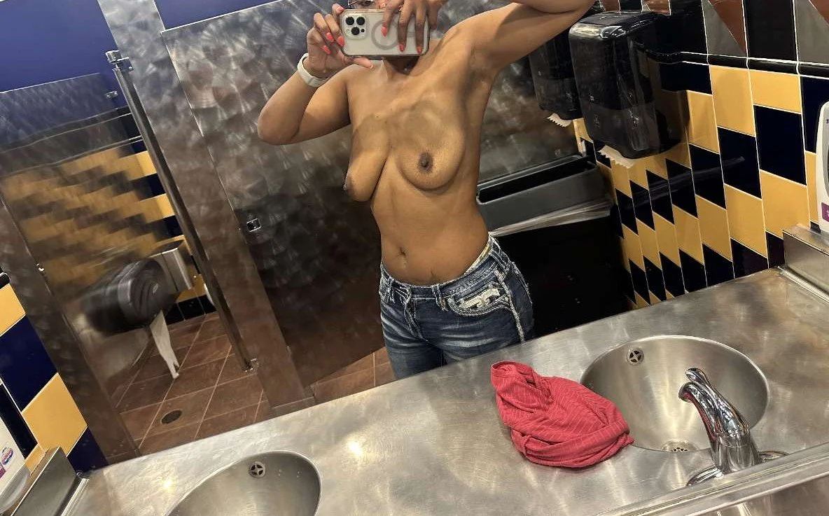 Black slut showing off to her coworker. And now for all to see image 49