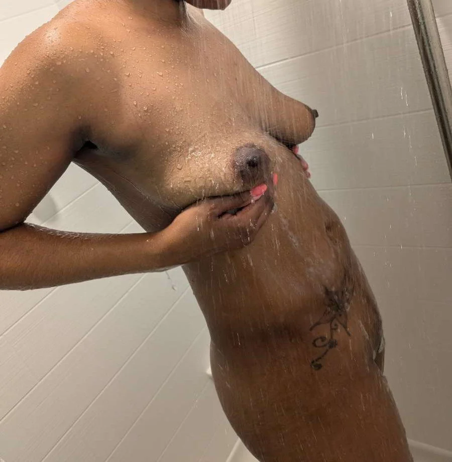 Black slut showing off to her coworker. And now for all to see image 6