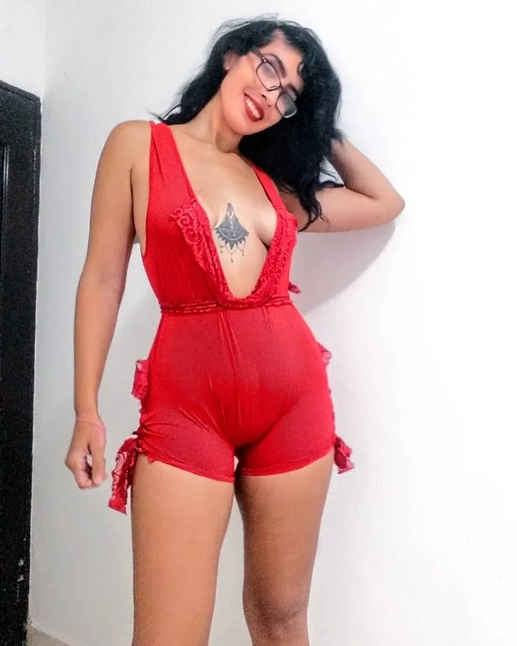 Sexy Horny Mexican MILF Veronica Loves Playing With Random Toys! image 3