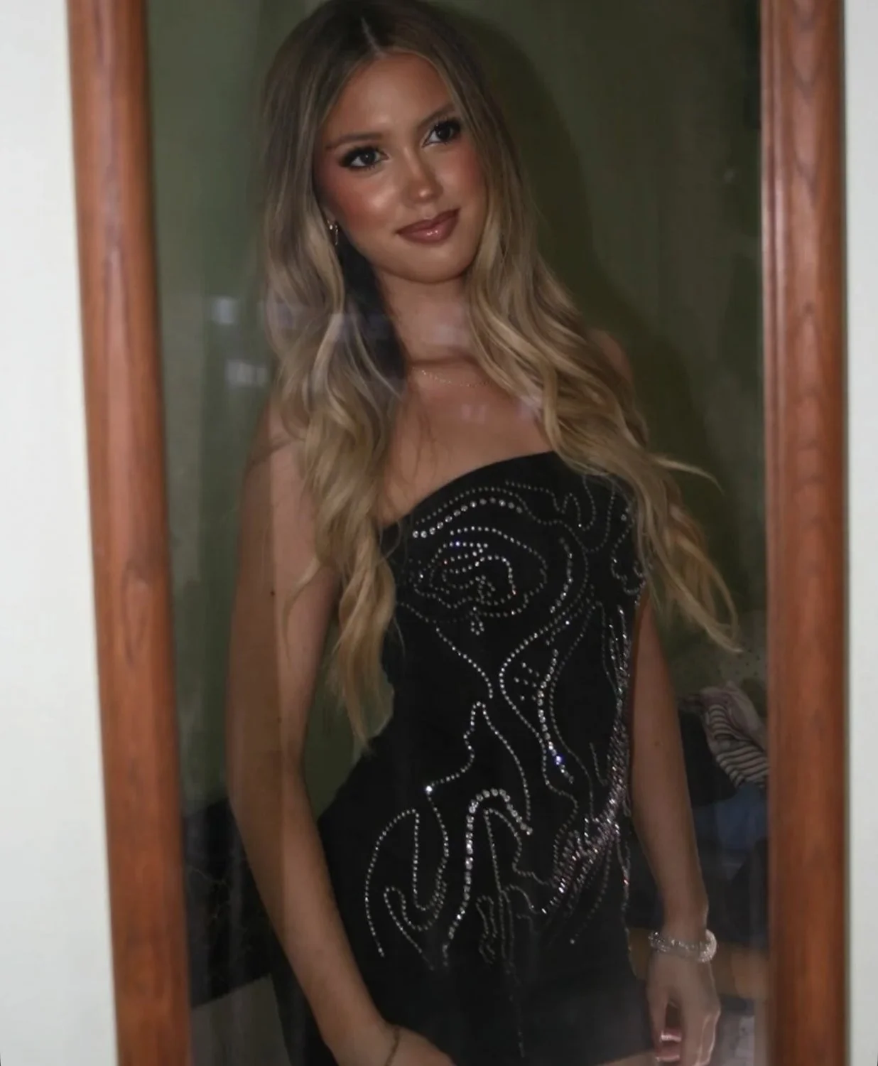Sexy tight petite blond snowbunny slut main image