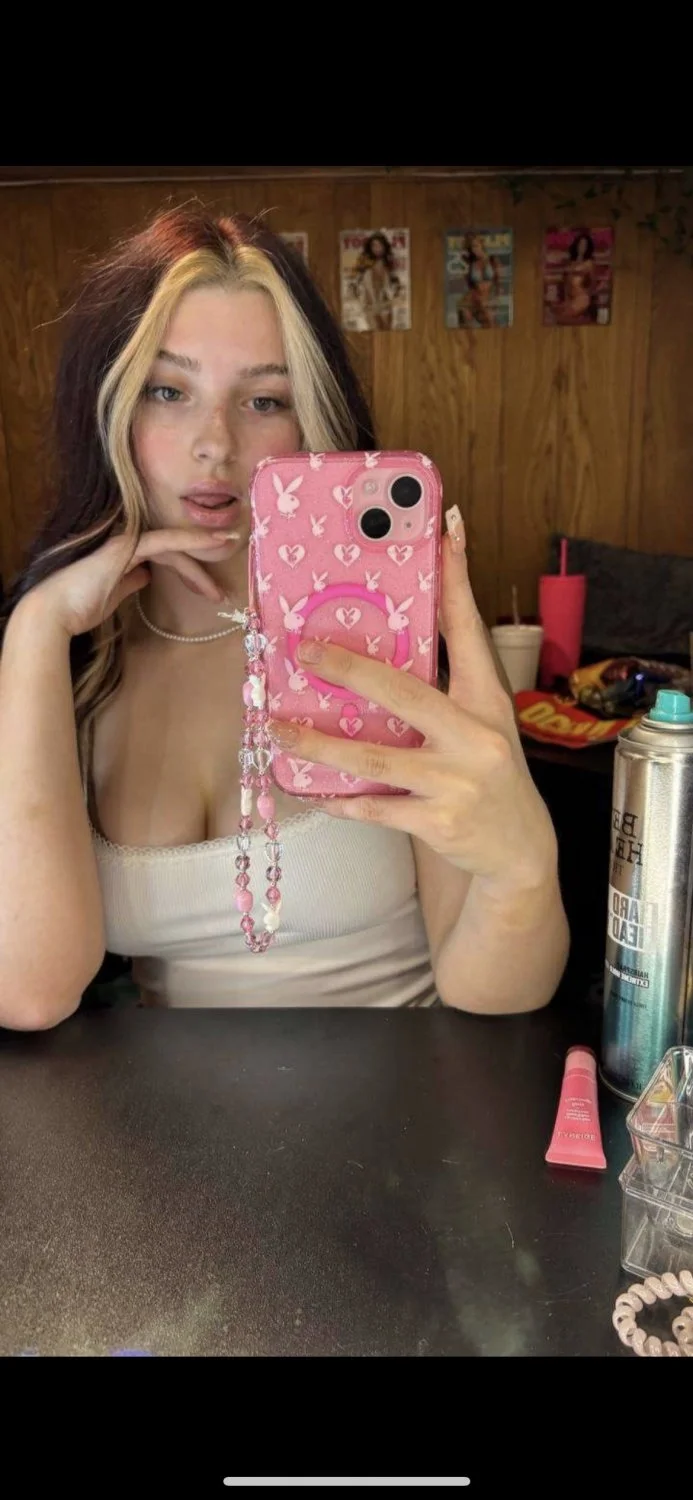 Boyfriend shows off hot babe image 12