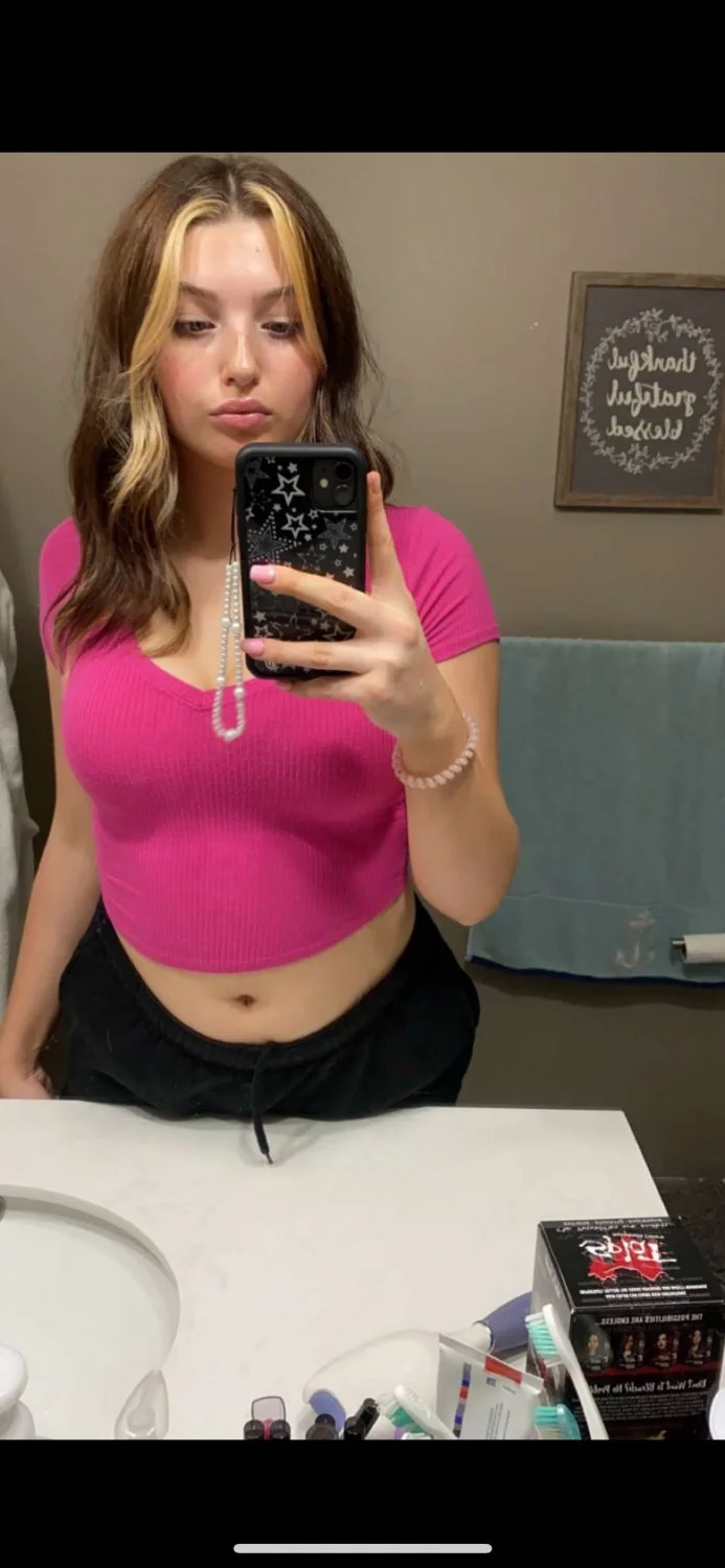 Boyfriend shows off hot babe image 14