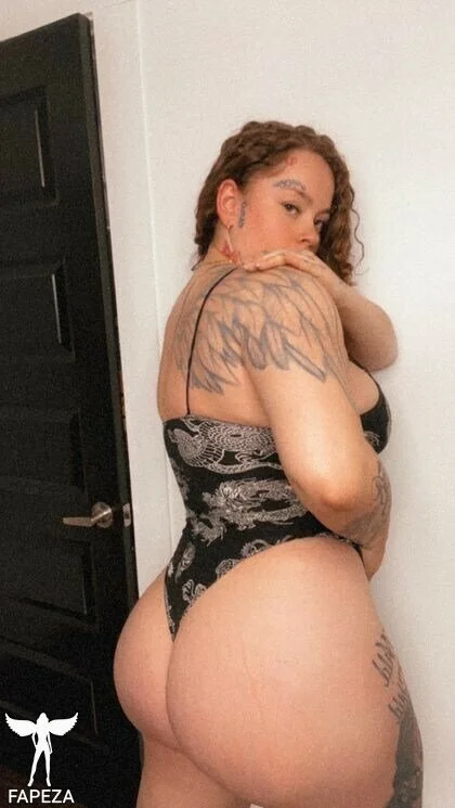 Thick Vanilla Hood Rat image 37