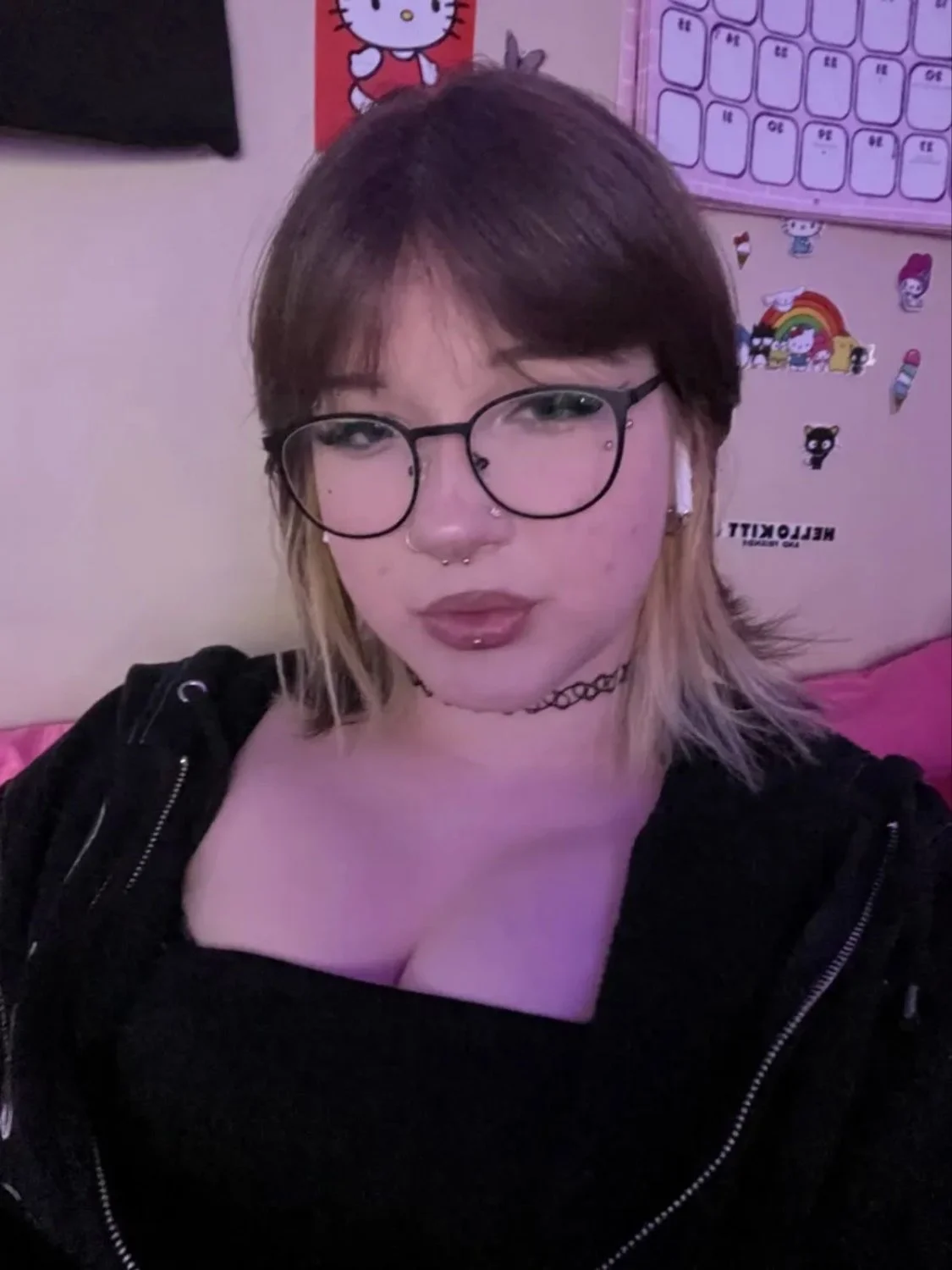 Josie the tight slut from Canada wants to know what you think of her main image