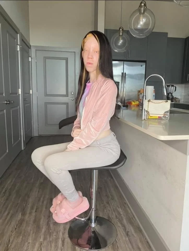 albina loirinha feia mas muito gostosinha que seguidor enviou image 4