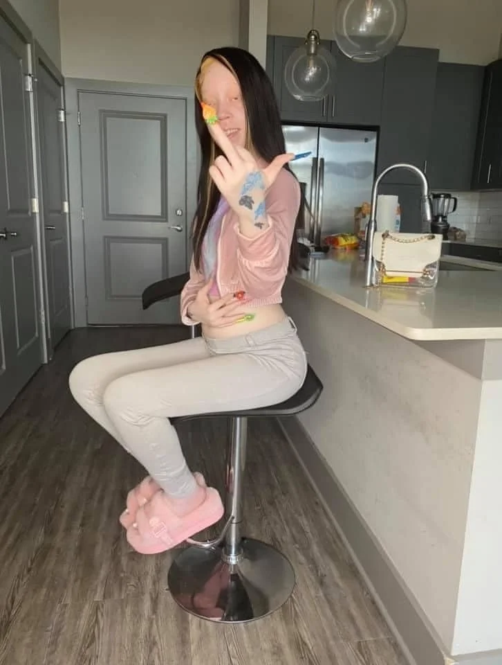 albina loirinha feia mas muito gostosinha que seguidor enviou image 7