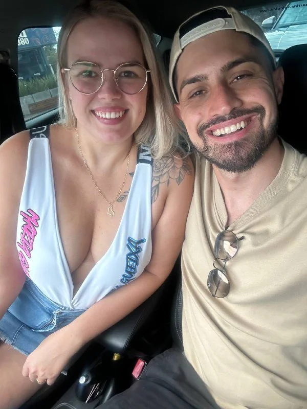Loira rabuda que ama uma rola vazada pelo corno main image