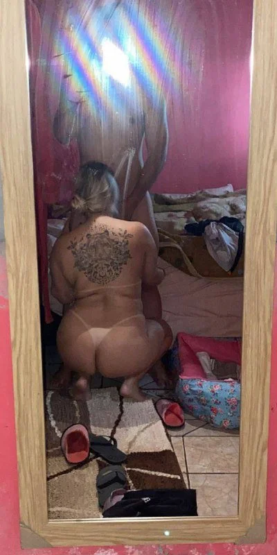 Loira rabuda que ama uma rola vazada pelo corno image 5