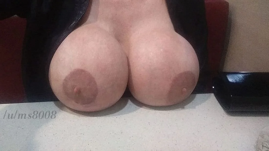 huge juicy tits milf image 30