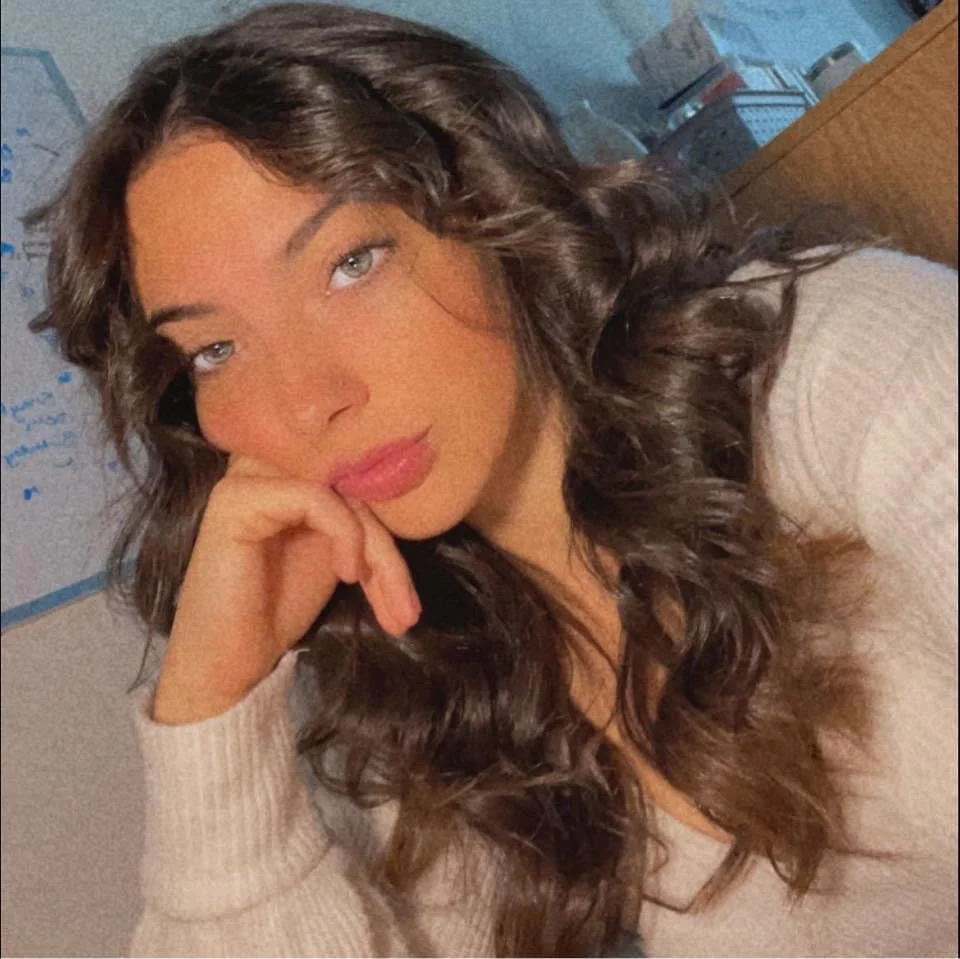 My best friend had some nudes main image