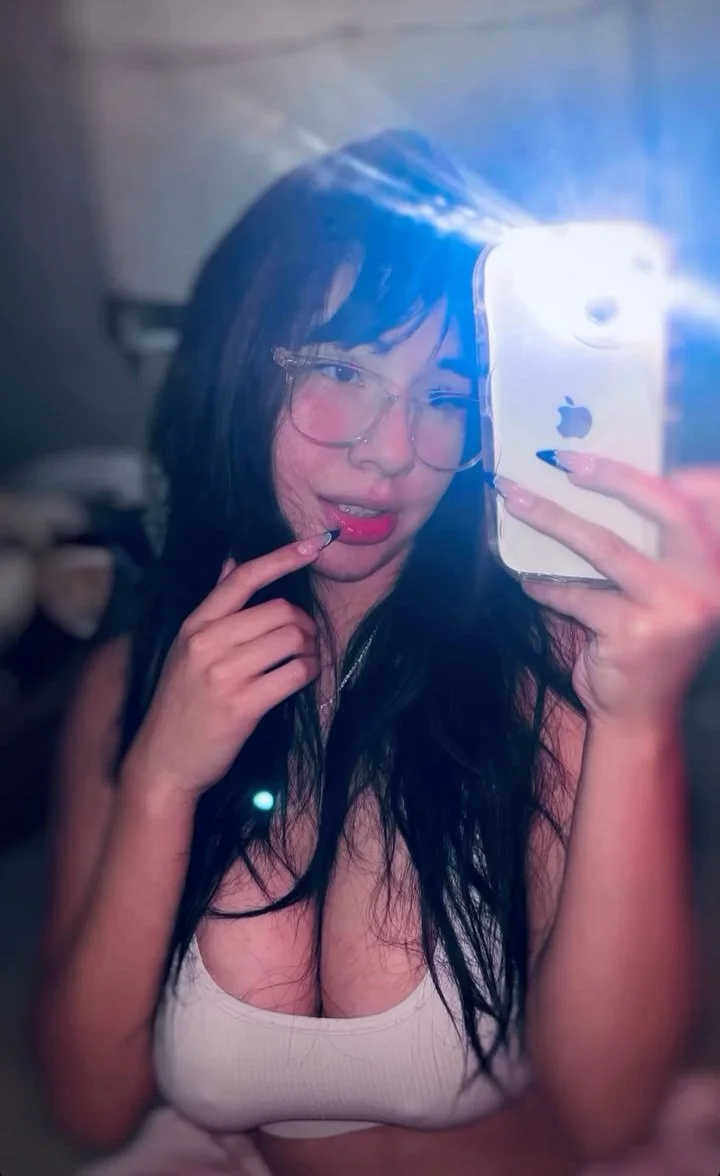 Pendeja tetona image 2