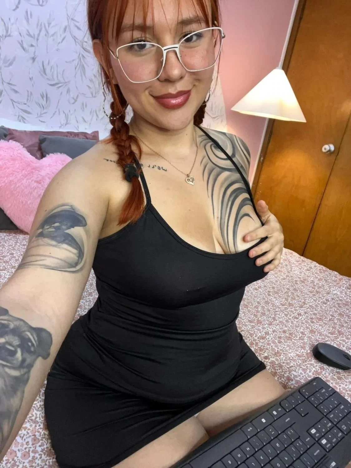 Linda tetona image 3