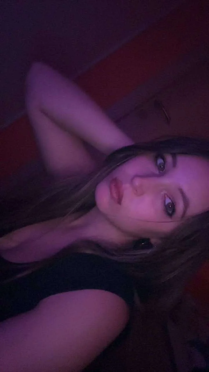 Shsring his girlfriend main image