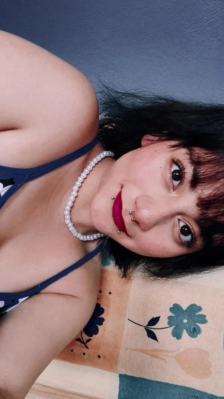 preciosa con deliciosas tetas image 3
