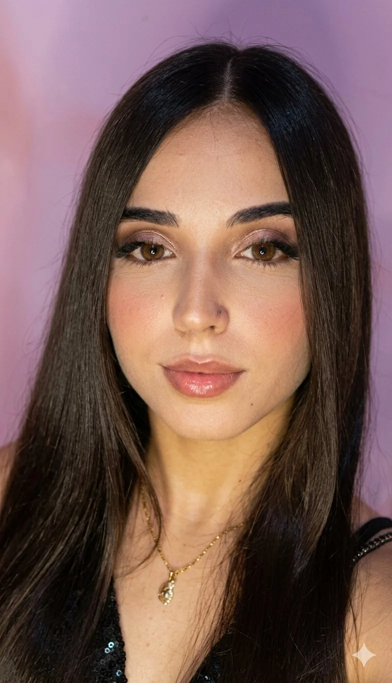 magrinha branca segurando balão de 18 image 2