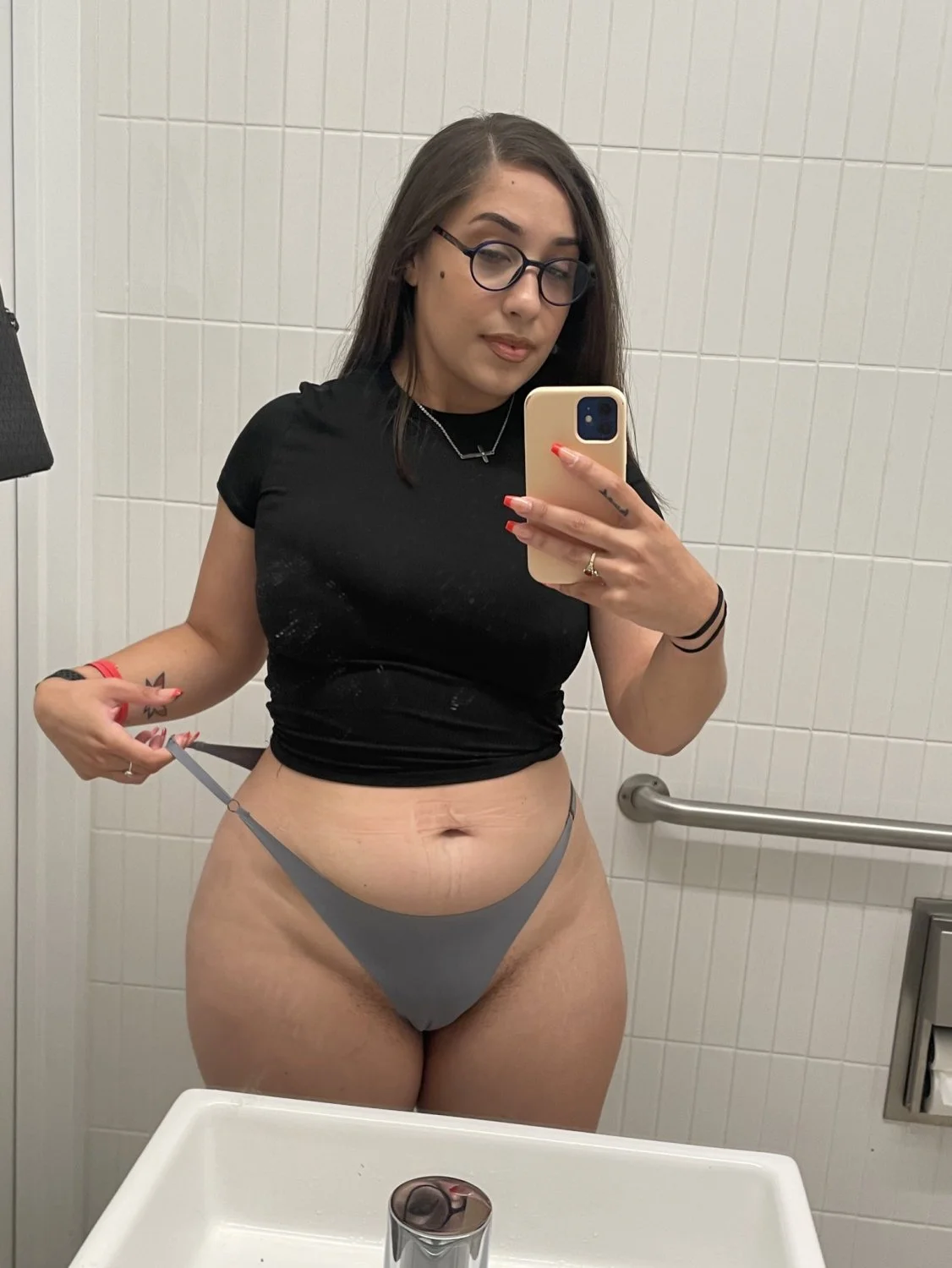 Thick slut from NY exposed image 7