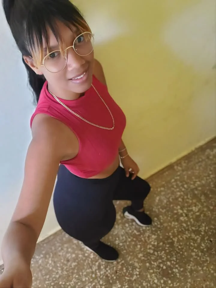 Nahomy Raquel Santos Sexy image 2