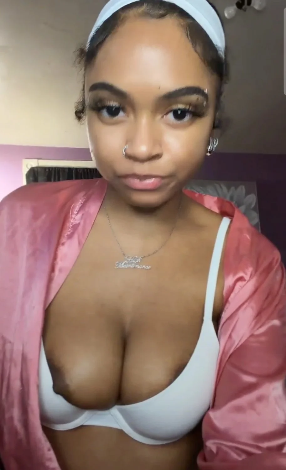 Lite skin thot flashin titties & pussy slips image 4