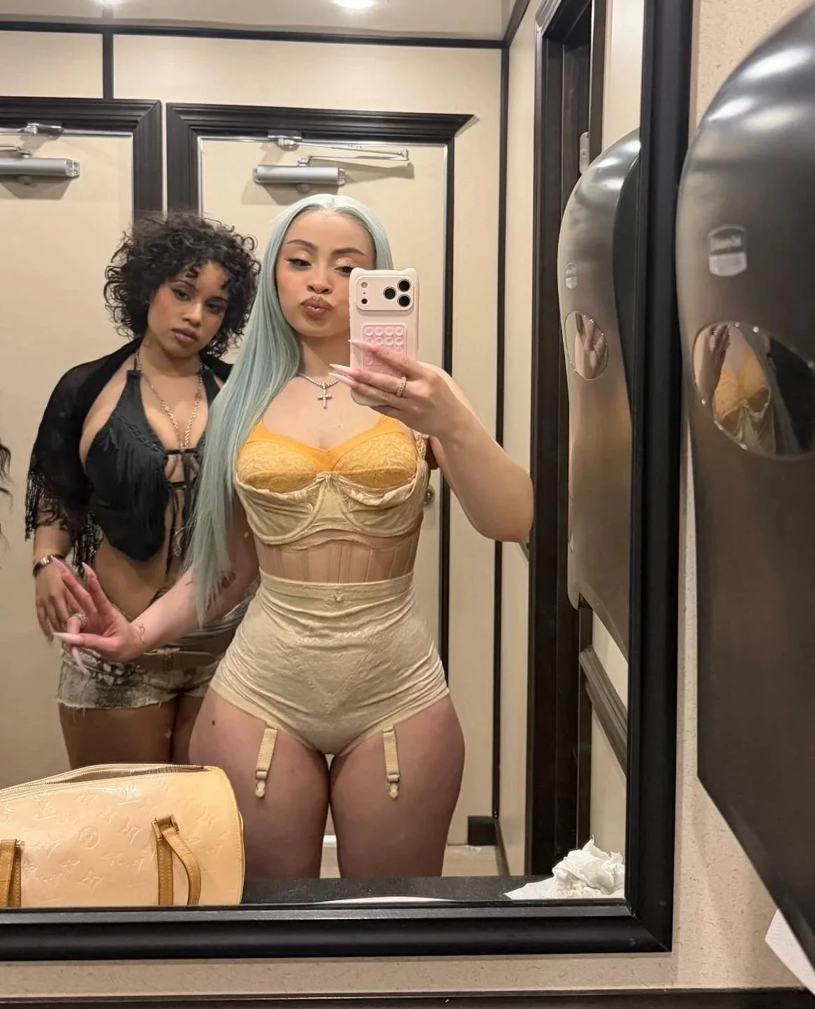 Ice Spice 🍑 image 4