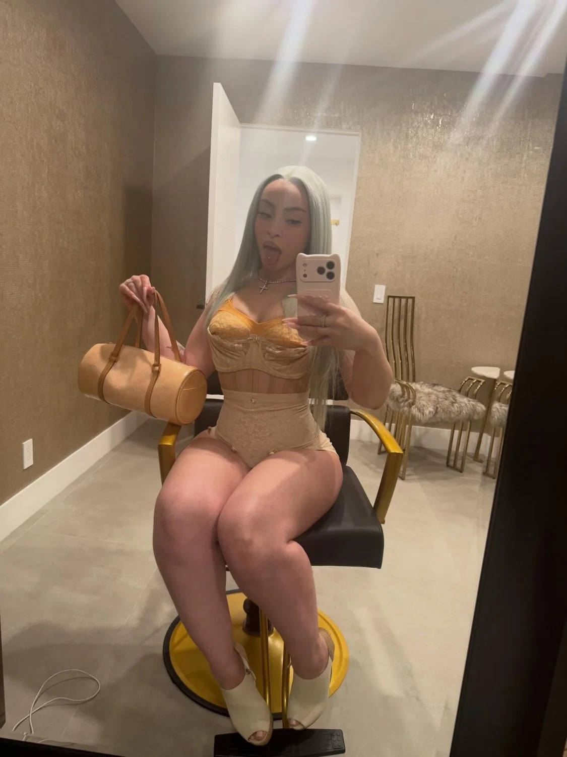 Ice Spice 🍑 image 7