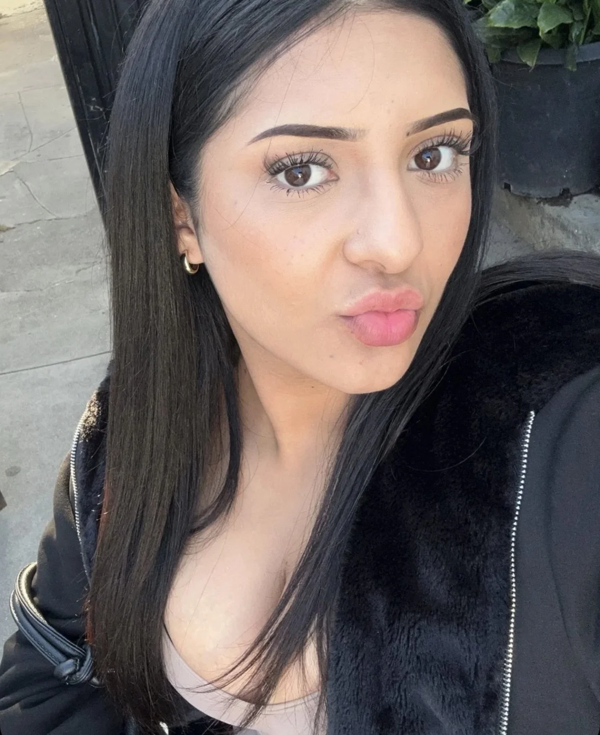 Latina mami slut showing off her big tits and sexy body image 8