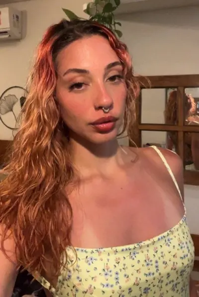 Namorada ruiva caiu na net fazendo garganta profunda, puta novinha foi vazada cover image