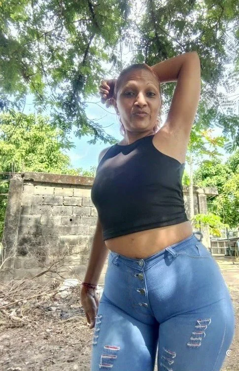 Milf venezolana con tremenda papaya marcada y no acostumbra andar con ropa interior bajo su ropa 🐚 image 10