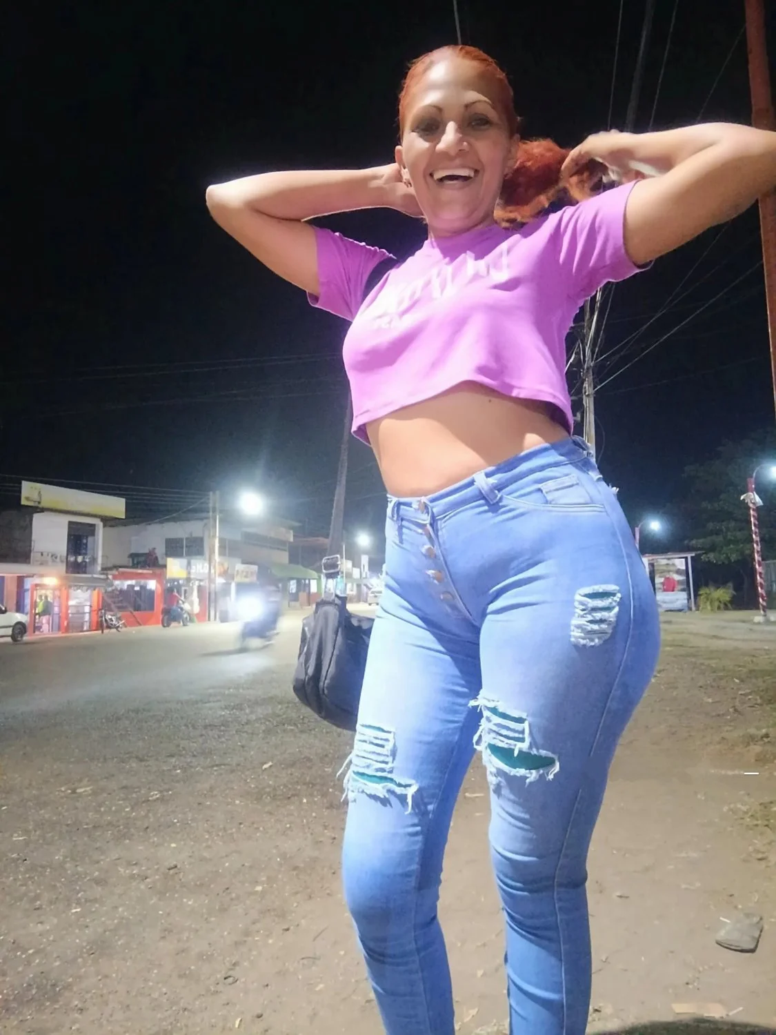 Milf venezolana con tremenda papaya marcada y no acostumbra andar con ropa interior bajo su ropa 🐚 image 6