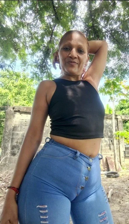 Milf venezolana con tremenda papaya marcada y no acostumbra andar con ropa interior bajo su ropa 🐚 image 7