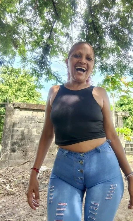 Milf venezolana con tremenda papaya marcada y no acostumbra andar con ropa interior bajo su ropa 🐚 image 8