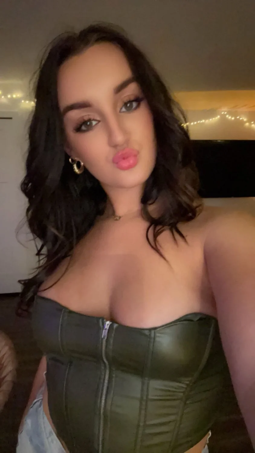 Delaney the pawg whore image 3