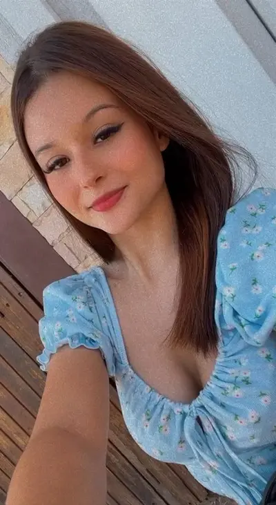 Novinha putinha vazada com o namorado corno! caiu na net branquinha casada gostosa amador cover image