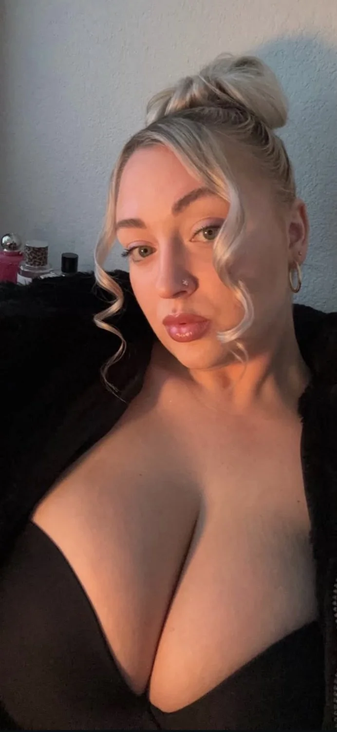 Bbw white huge tits image 1