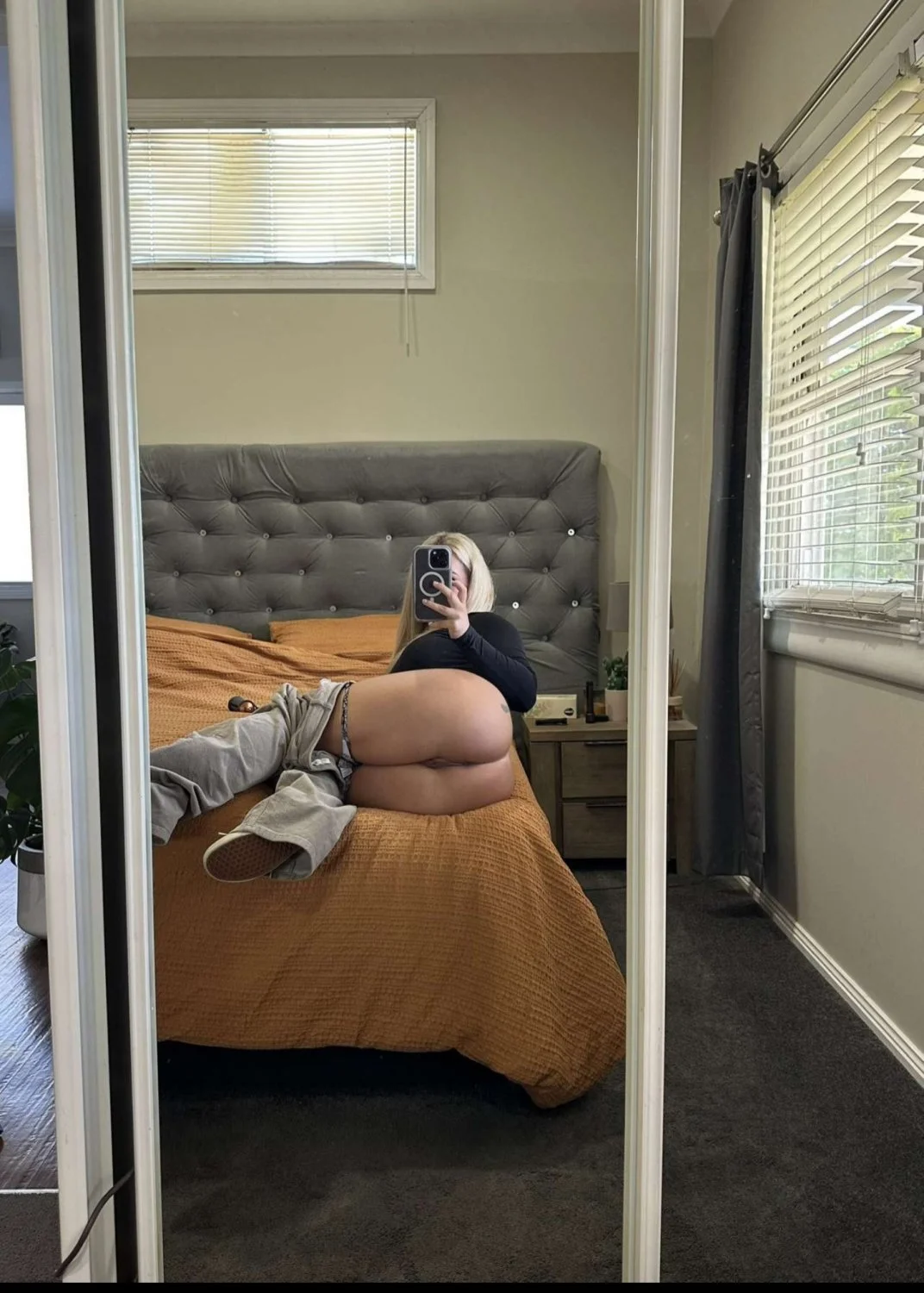 Sarah Hardy from Australia showing her amazing tits on Snap main image