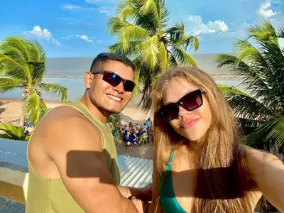 Casal de recife viajou para curtir a praia e esqueceu o celular e foi vazado cover image