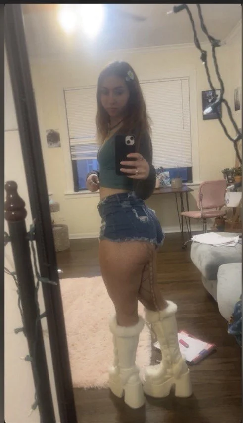 Aliss Goth PAWG with insane ass image 3