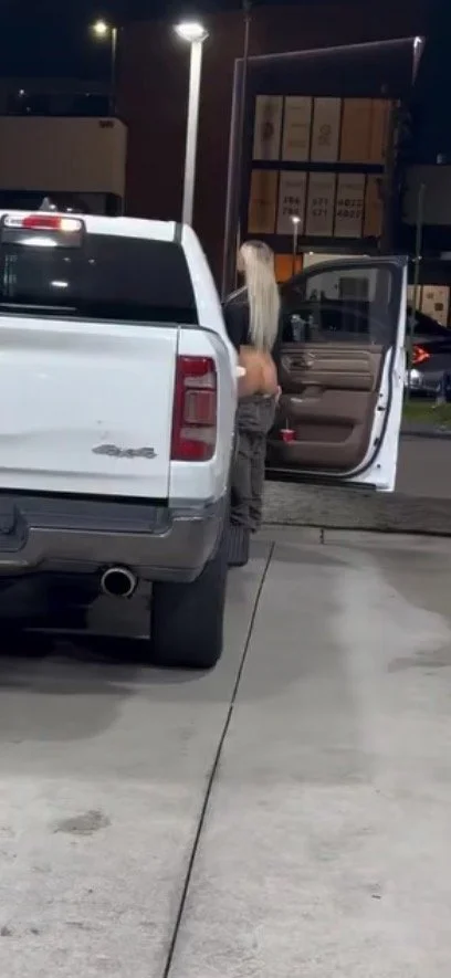 Girl flash her ass at the ⛽️ 🍑 image 2
