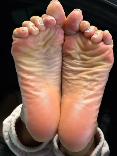 Feet dump cover image